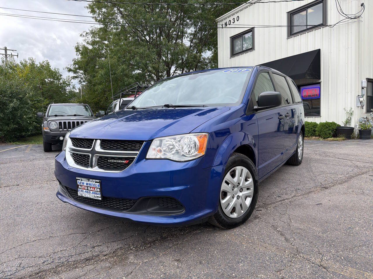 Used 2019 Dodge Grand Caravan SE FWD image 1