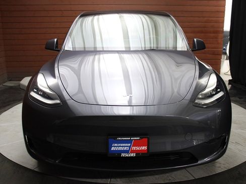 Used 2023 Tesla Model Y Long Range image 2