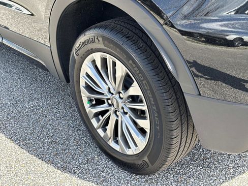 Used 2024 Cadillac XT4 Premium Luxury image 12