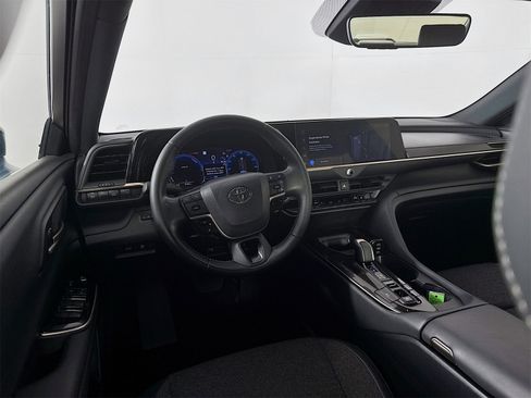 Used 2024 Toyota Crown XLE image 19