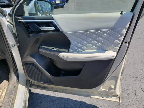 Used 2023 Mitsubishi Outlander SEL 40th Anniversary AWD/4WD image 21