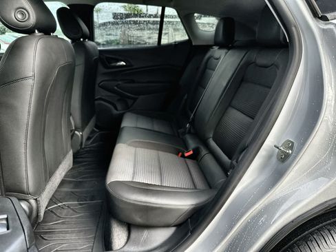 Used 2025 Chevrolet Trax LT w/ Driver Confidence Package FWD image 4