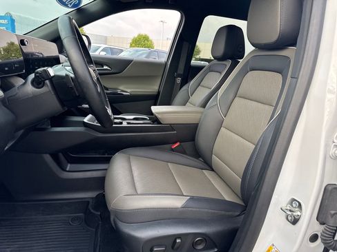 Used 2026 Chevrolet Equinox LT w/ Convenience Package II image 17