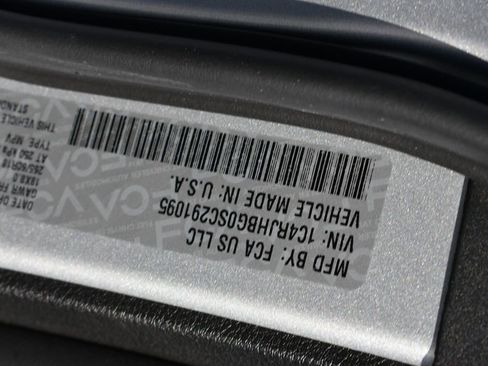 Certified 2025 Jeep Grand Cherokee Limited w/ Luxury Tech Group II image 40