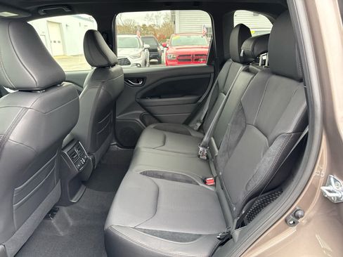 New 2025 Subaru Forester Touring image 7