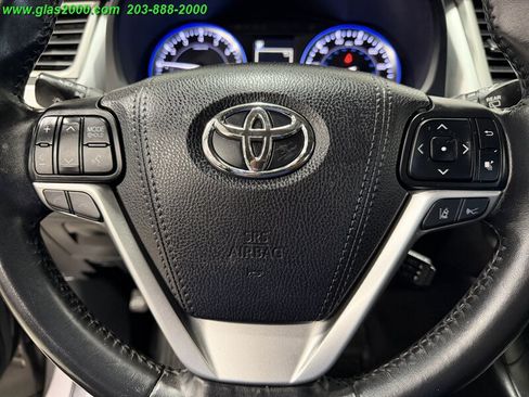 Used 2017 Toyota Highlander XLE AWD/4WD image 22