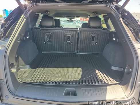 Certified 2024 Cadillac XT5 Luxury w/ LPO, Floor Liner Package AWD/4WD image 29