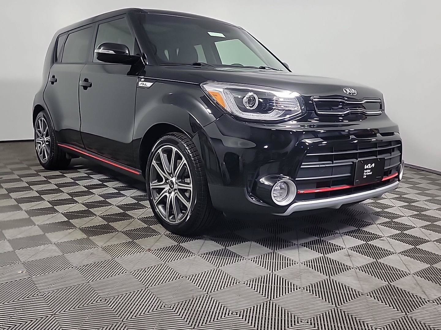 Used 2019 Kia Soul ! w/ Technology Package FWD image 1