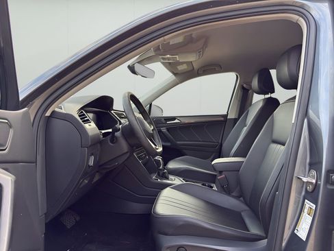 Used 2022 Volkswagen Tiguan SE image 8