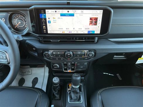 New 2025 Jeep Gladiator Sport w/ Premium Package image 16