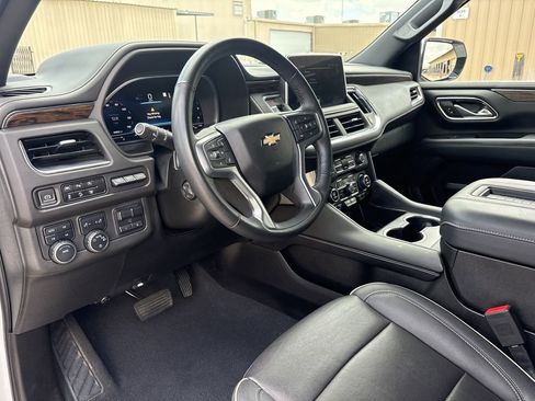 Used 2023 Chevrolet Suburban Premier AWD/4WD image 14