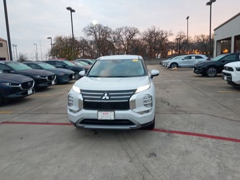 Used 2025 Mitsubishi Outlander SE image 5