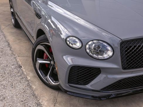 Certified 2025 Bentley Bentayga AWD/4WD image 8