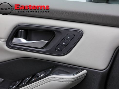 Used 2023 Nissan Rogue SL w/ SL Premium Package image 23