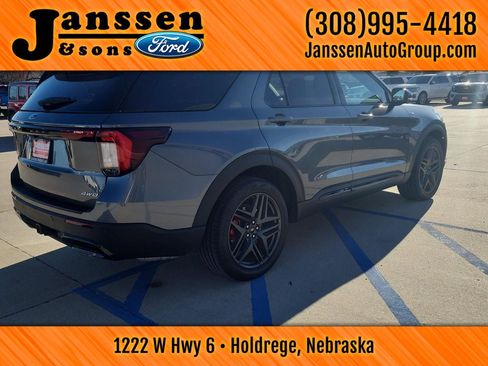 Used 2025 Ford Explorer ST-Line w/ Premium Package image 5