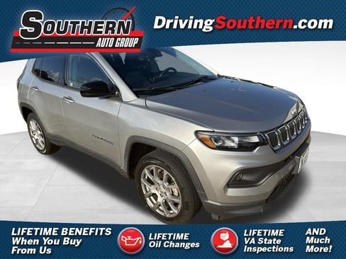 Used 2022 Jeep Compass Latitude w/ Sun and Sound Group AWD/4WD image 1