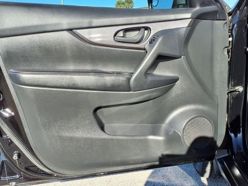 Used 2020 Nissan Rogue S image 19