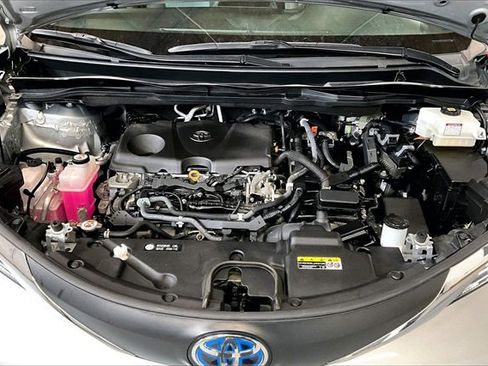 Used 2021 Toyota Sienna XLE image 31