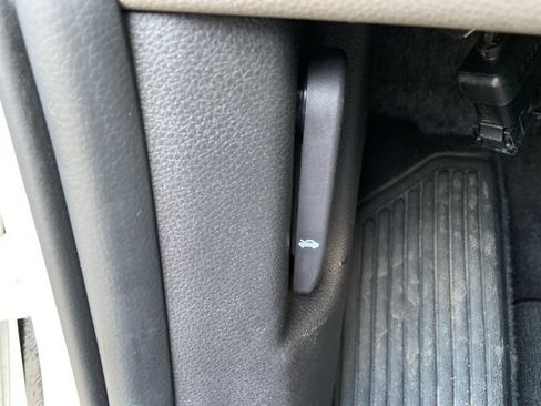 Used 2025 Kia Carnival FWD image 47