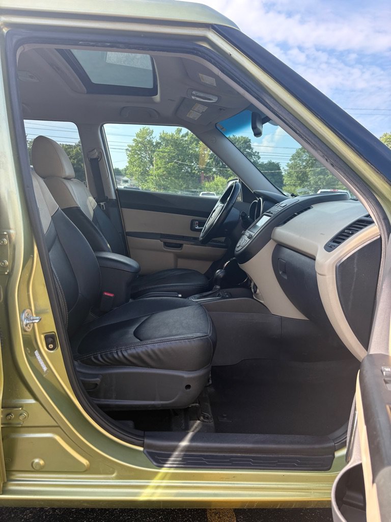 Used 2013 Kia Soul ! w/ Premium Pkg FWD image 11