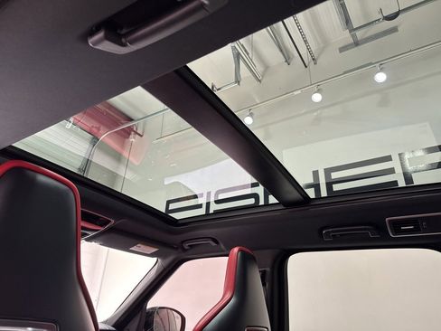 Used 2018 Land Rover Range Rover Sport SVR image 33