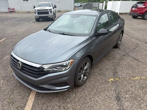 Used 2020 Volkswagen Jetta R-Line w/ R-Line Cold Weather Package FWD image 2