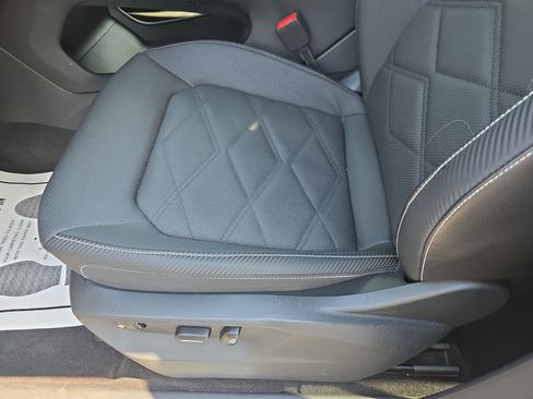 Used 2024 Volkswagen Atlas Cross Sport SE FWD image 29
