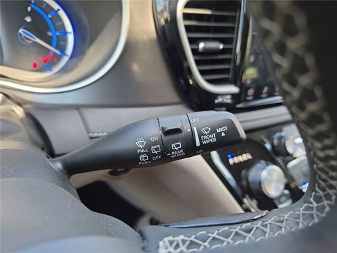 Used 2024 Chrysler Pacifica Limited FWD image 24