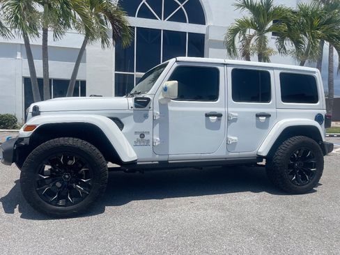 Used 2023 Jeep Wrangler Unlimited Sahara AWD/4WD image 19