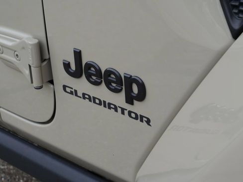 Used 2020 Jeep Gladiator Sport w/ Quick Order Package 24S AWD/4WD image 3