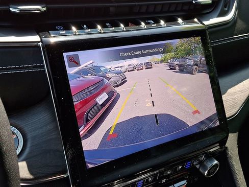 Used 2023 Jeep Grand Cherokee Overland w/ Luxury Tech Group IV AWD/4WD image 18