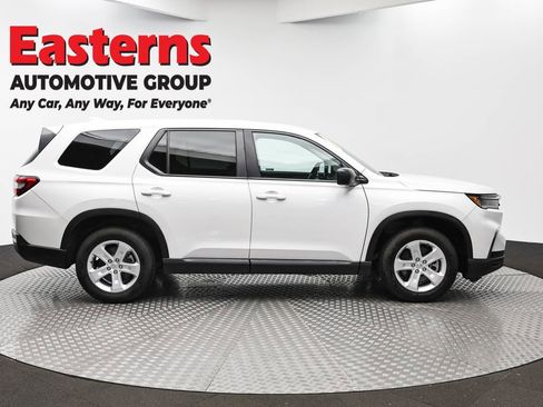 Used 2023 Honda Pilot LX image 4