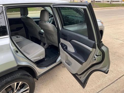 Used 2019 Toyota Highlander Plus image 28