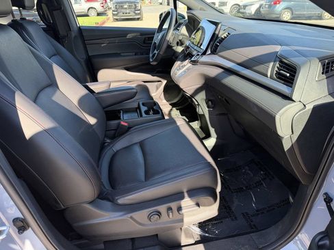 Used 2024 Honda Odyssey Sport image 9