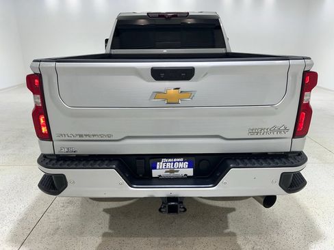 Used 2022 Chevrolet Silverado 2500 High Country w/ Z71 Off-Road Package AWD/4WD image 4