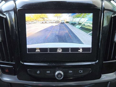 Used 2022 Chevrolet Traverse LT image 19