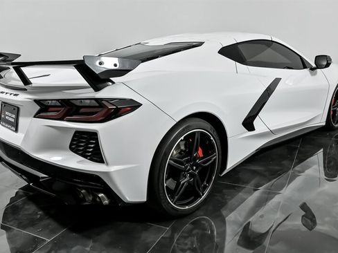 Used 2021 Chevrolet Corvette Stingray Coupe w/ Z51 Performance Package image 11