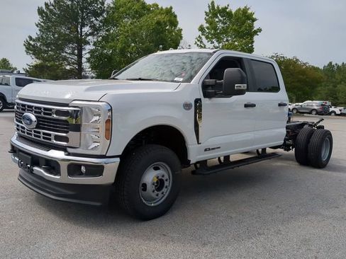 New 2025 Ford F350 XL w/ XL Chrome Package image 7