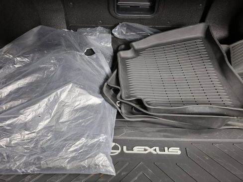 Used 2024 Lexus ES 350 Ultra Luxury w/ Accessory Package (Z2) image 46