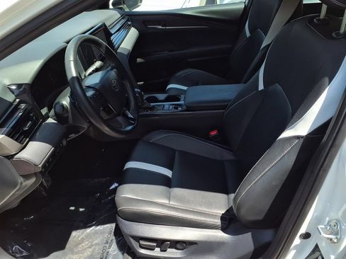 Used 2025 Toyota Camry SE w/ Convenience Package FWD image 17