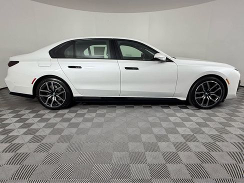 New 2026 BMW 750e xDrive w/ Executive Package image 2