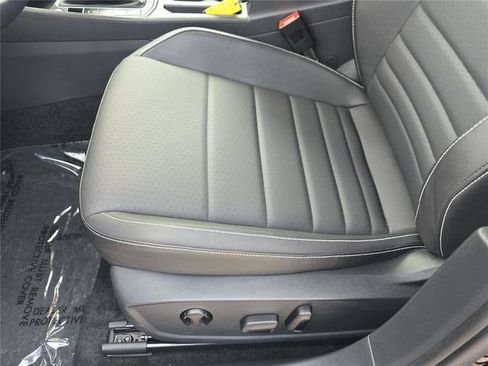 Used 2024 Volkswagen Jetta SE FWD image 16