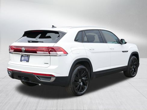 Certified 2025 Volkswagen Atlas Cross Sport SE w/ Panoramic Sunroof Package image 7