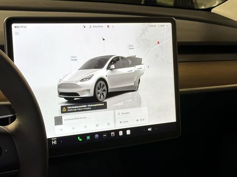 Used 2025 Tesla Model Y Long Range image 18