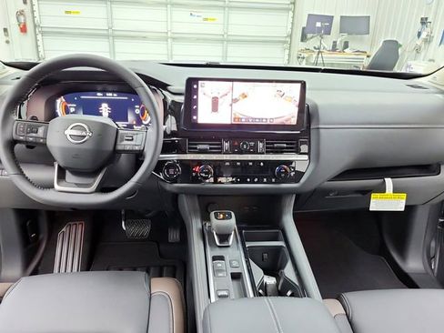 New 2026 Nissan Pathfinder Platinum FWD image 26