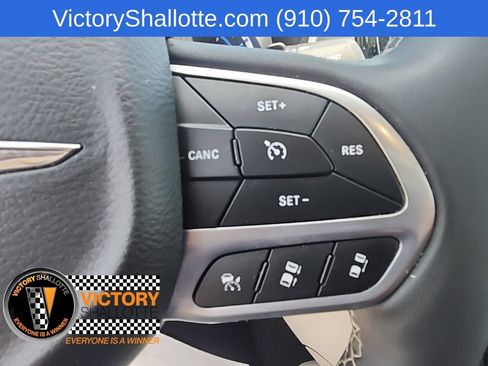 Certified 2024 Chrysler Pacifica Limited FWD image 15