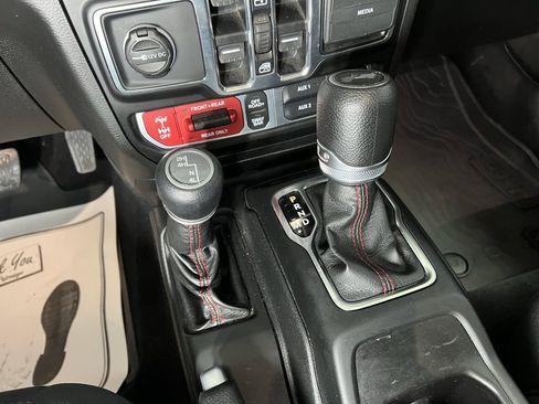 Used 2021 Jeep Wrangler Unlimited Rubicon w/ Dual Top Group image 11