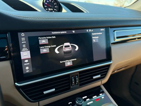 Used 2019 Porsche Cayenne S image 31