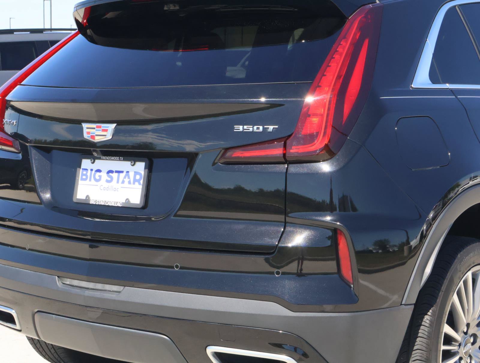 Used 2025 Cadillac XT4 Premium Luxury w/ Technology Package FWD image 11