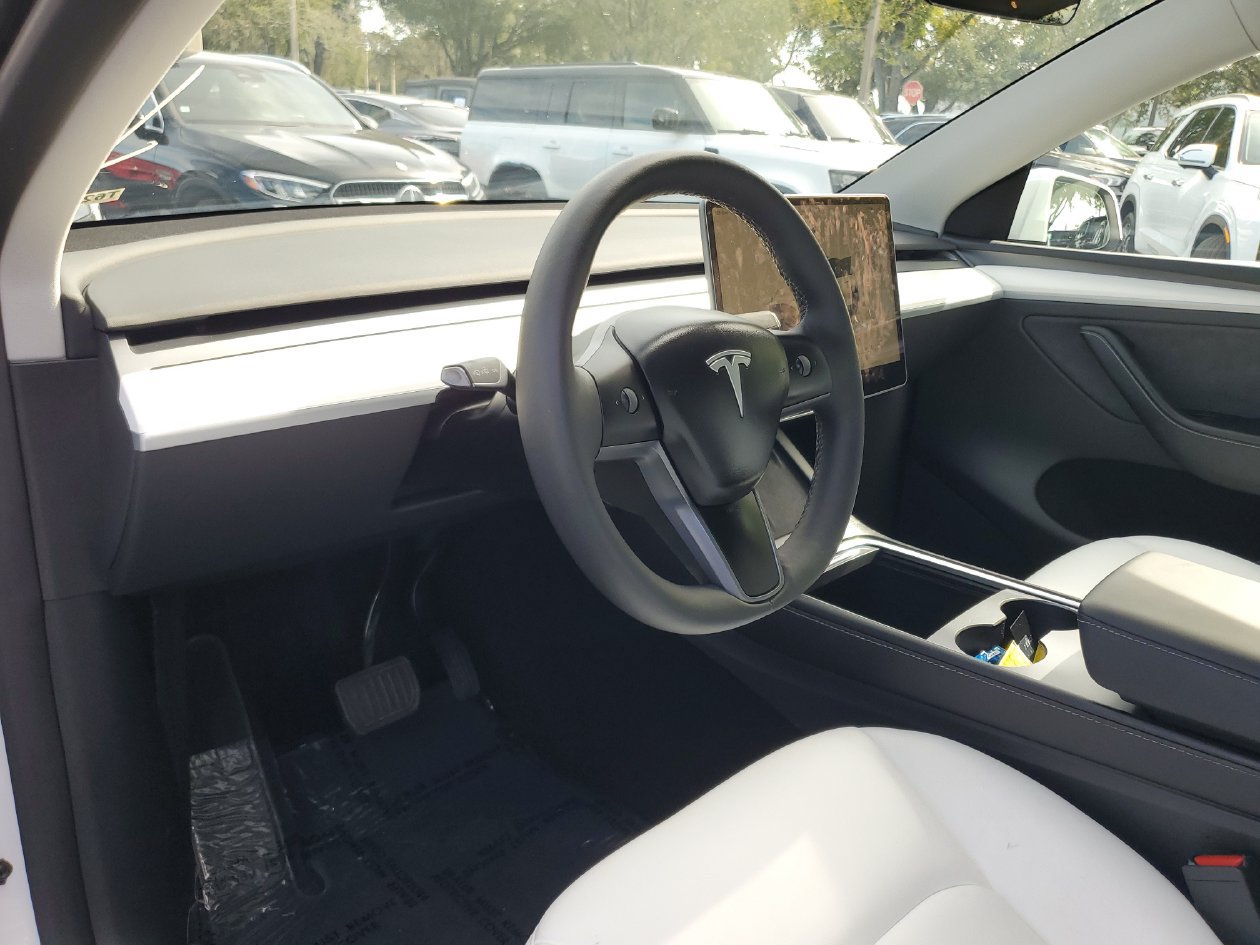 Used 2025 Tesla Model Y Long Range RWD image 19